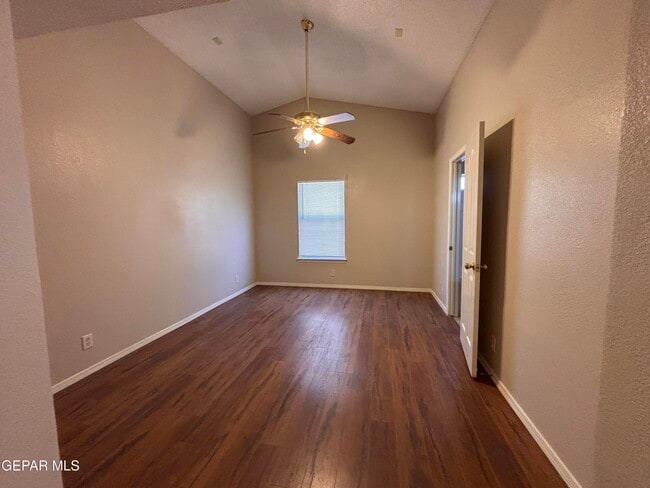 Building Photo - 6164 River Park Pl