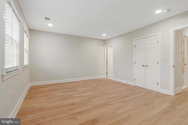 Building Photo - 1350 Sheridan St NW