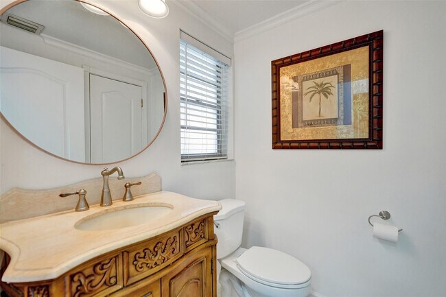 Building Photo - 2201 SE 9th St