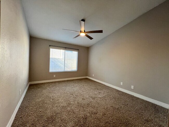 Building Photo - Fabulous 3 bedroom  Home