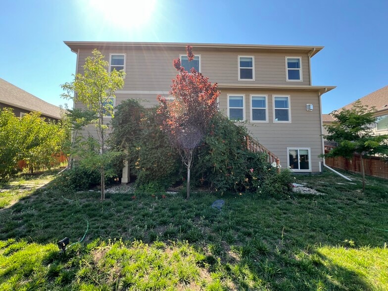 Building Photo - 594 Fall River Ct