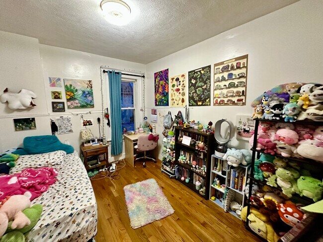 Building Photo - 14 Ashford St