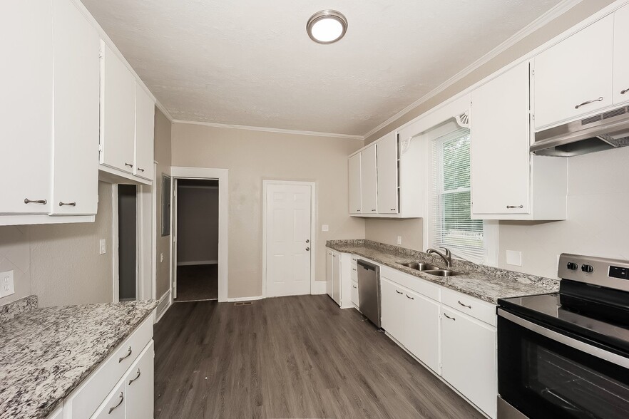 Building Photo - 3000 11th Ave