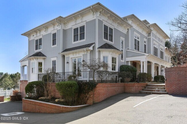 Building Photo - 523 E Putnam Ave
