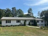 Building Photo - 679 New Norwalk Rd