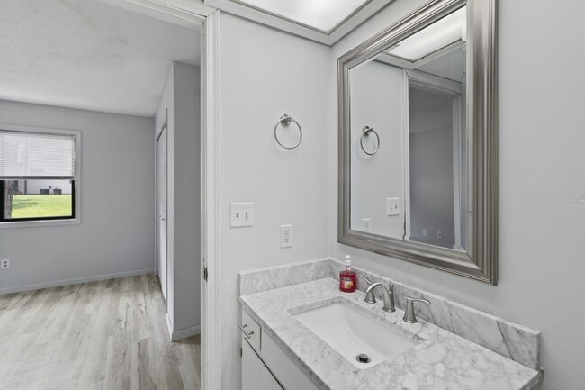 Building Photo - 1202 Dean Dr