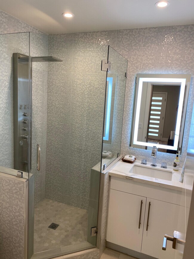 Guest Bath - 662 Salem St