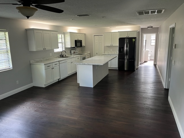 View from front entry way looking in - 1568 24th Ave