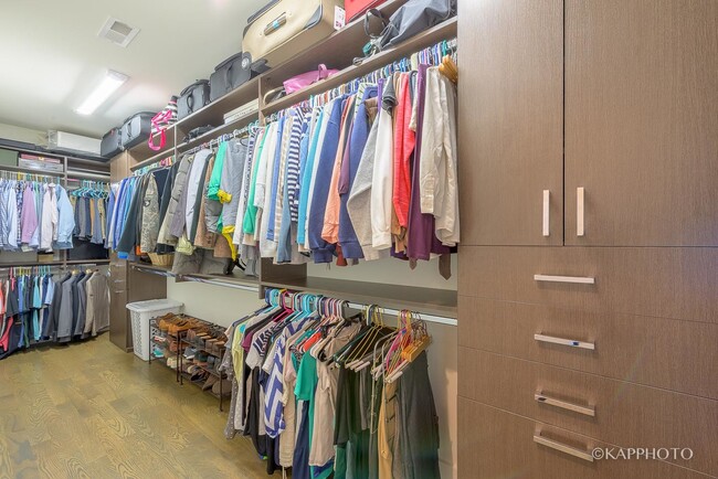 Building Photo - 1146 W Hubbard St