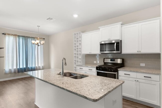 Building Photo - 1647 Reserve Dr