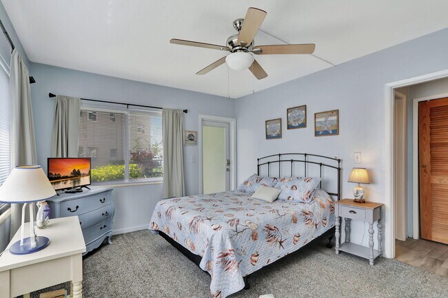 Building Photo - 999 N Riverside Dr