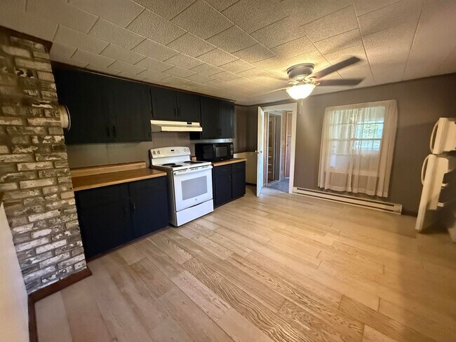 Building Photo - 122 Helm Rd