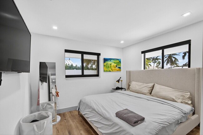 Building Photo - 12 Leeward Cir