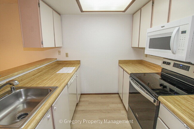 Building Photo - 12621 NE 130th Way