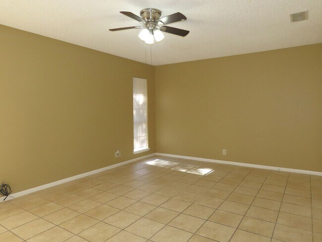 Building Photo - 11782 S Hillcreek Rd