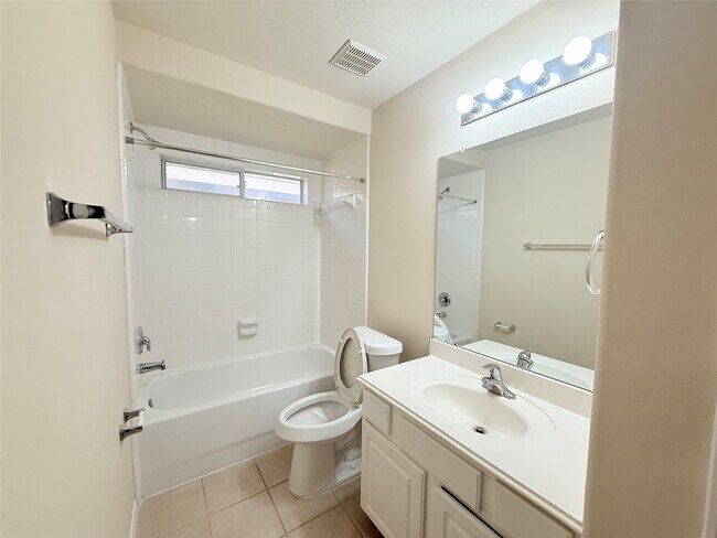 Building Photo - 6346 Wilshire Ridge