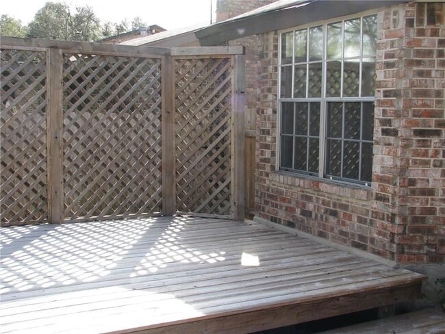 Building Photo - 6509 Skycrest Dr