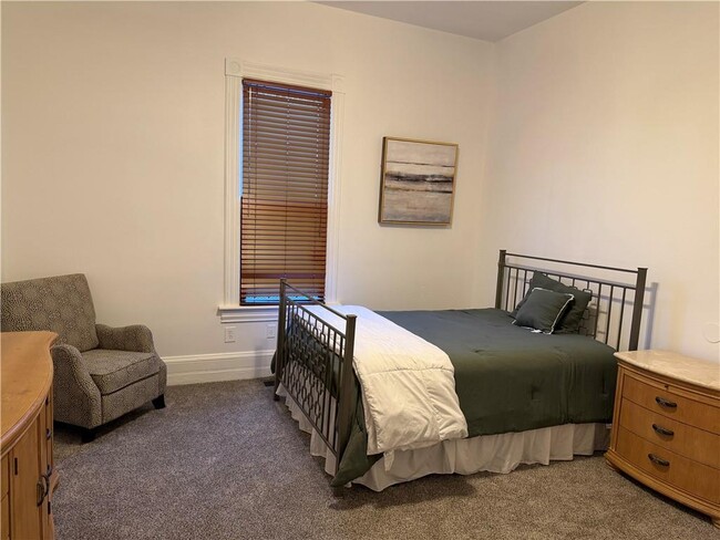 Building Photo - 194 Hendrix Ave SW