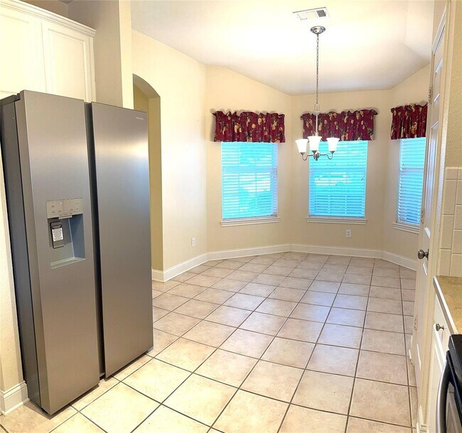 Building Photo - Beautifully Maintained Home on Premium Lot...