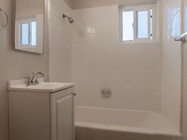 Building Photo - Pine