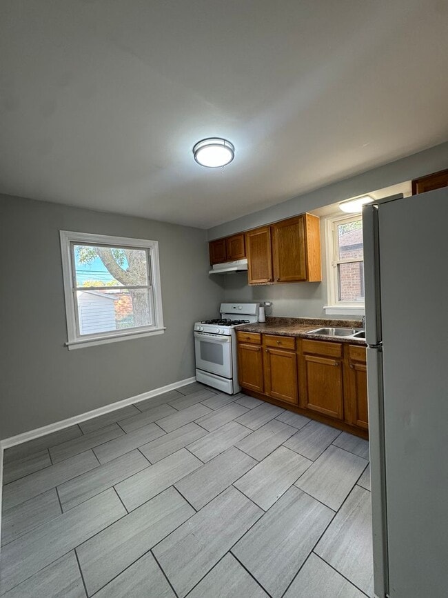 Building Photo - 4 Bedroom 2 Bathroom House in Dolton ! A M...