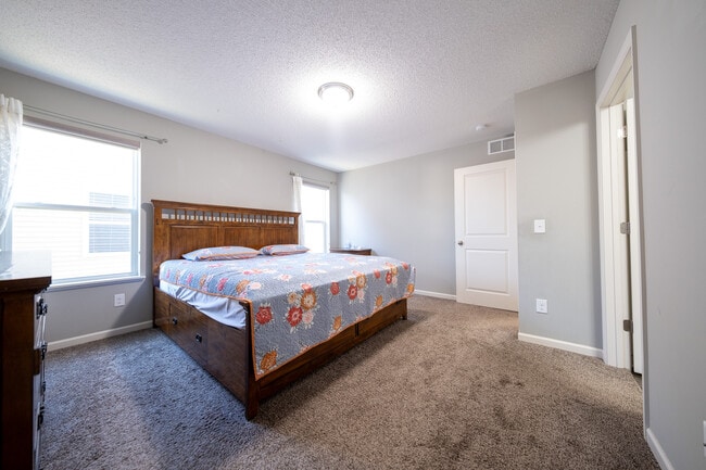 Building Photo - 15233 Emory Ave