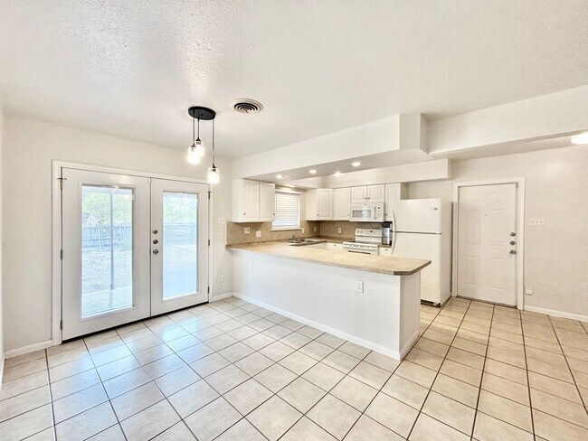 Building Photo - 4234 Hall Park Dr