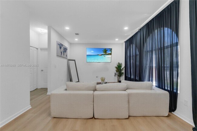 Building Photo - 3529 NW 29th Pl