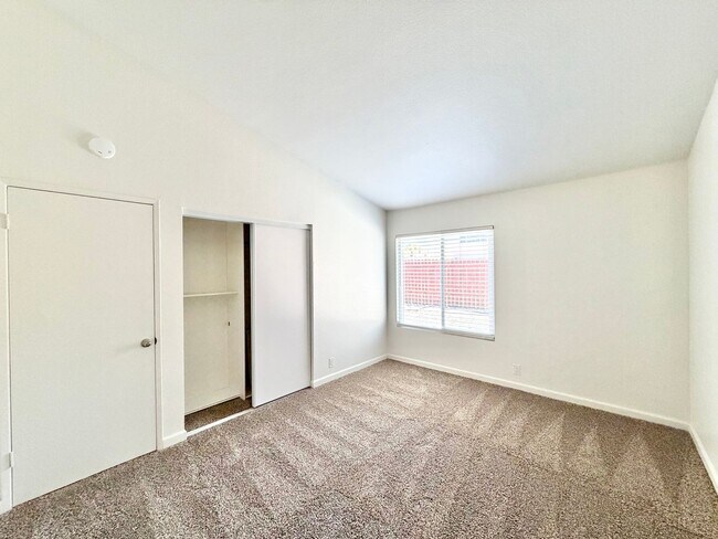 Building Photo - Cul-de-Sac 3 Bedroom 2 Bathroom Home with SOLAR, 3-Car Garage & LARGE Backyard