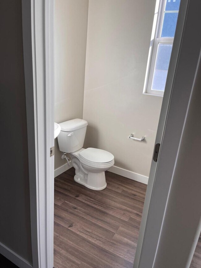 Building Photo - Beautiful Daybreak home for rent!