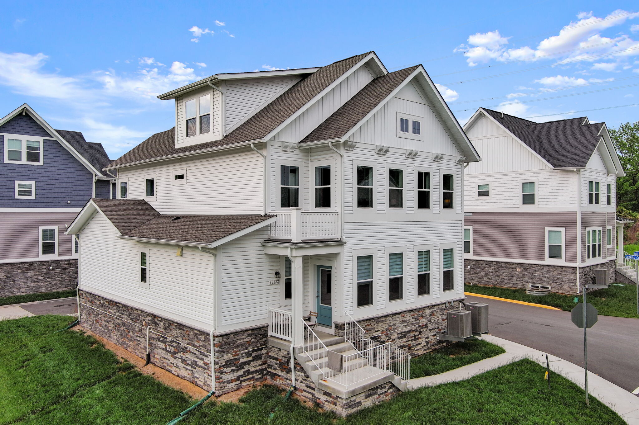 Building Photo - 43822 Jenkins Ln