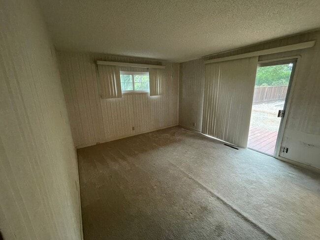 Building Photo - $3195 / 3 BR 2 BTH- Best deal for a 3-bedr...