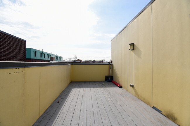 Building Photo - 330 Pennsylvania Way