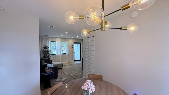 Building Photo - 433 NW 15th Way