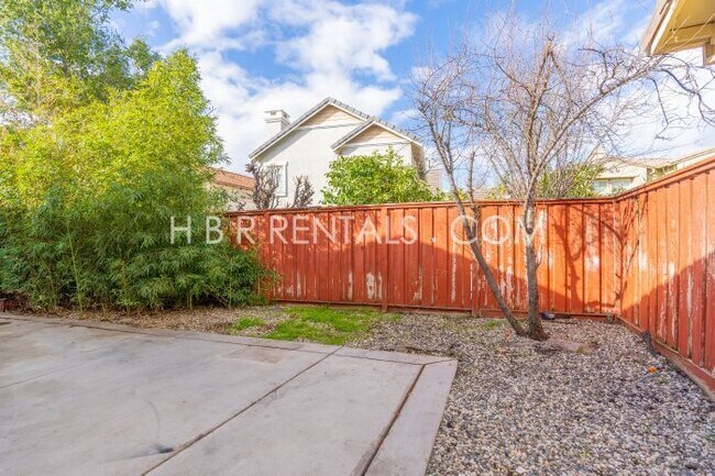 Building Photo - Charming 3-Bed, 3-Bath with 2,037 Sq Ft of Comfort in Mountain House!