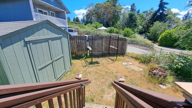 Building Photo - 2 Bedroom 1 Bath Duplex