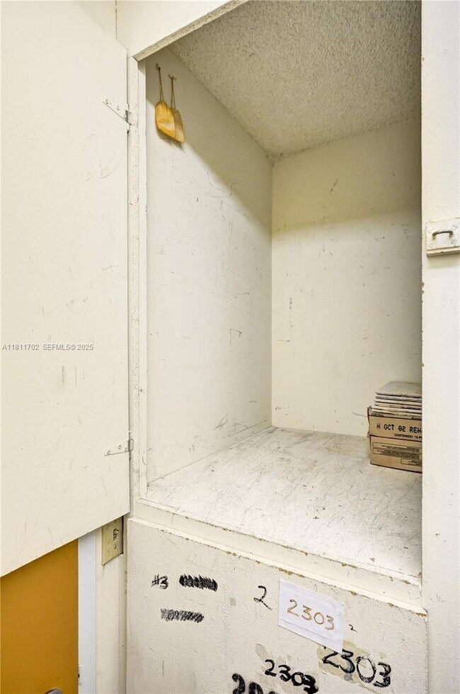 Building Photo - 3625 N Country Club Dr