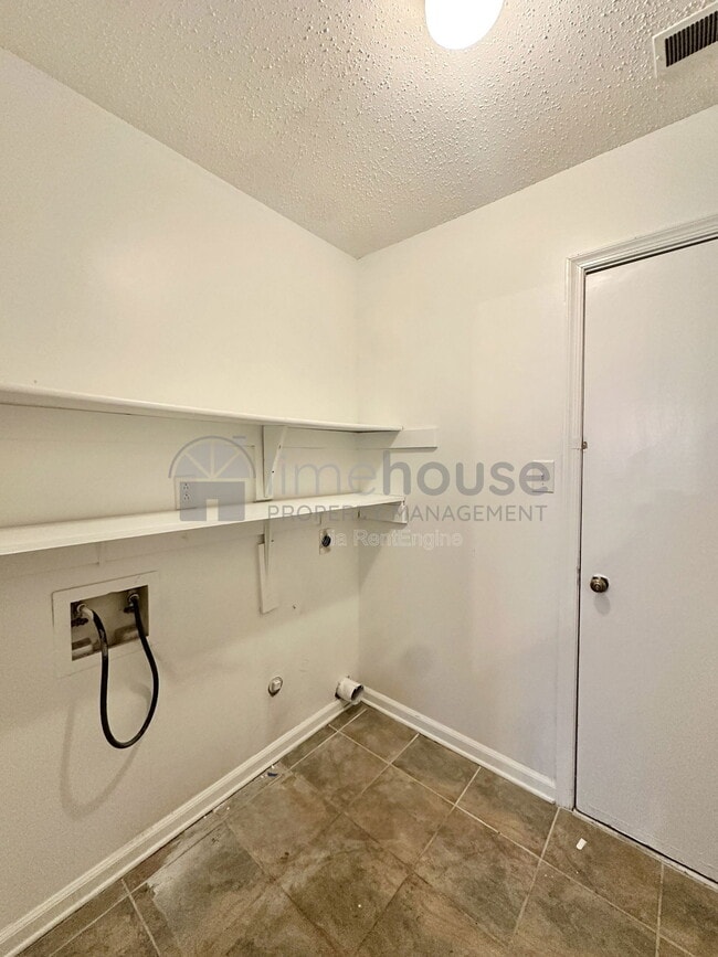 Building Photo - 4611 Fern Oak Ct.