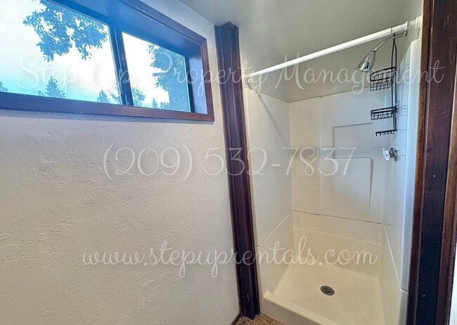Building Photo - Delightful 3 Bed 2 Bath Home With Epic Mou...