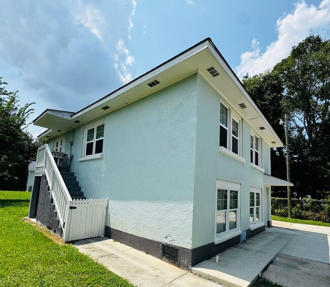 Building Photo - 1217 N 44th St