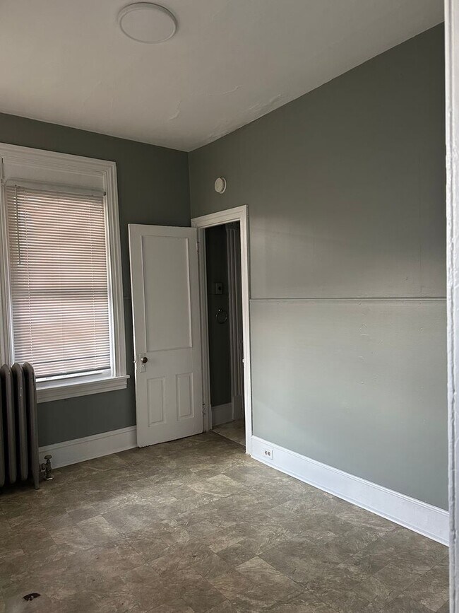 Building Photo - 405 Green Terrace