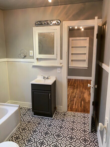 Building Photo - 164 S 36th West Ave