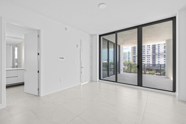 Building Photo - 305 Briny Ave