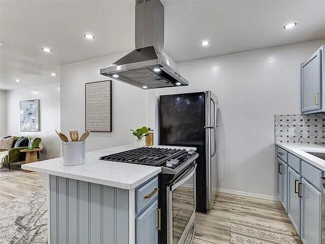 Building Photo - Modern Comfort in Every Square Foot