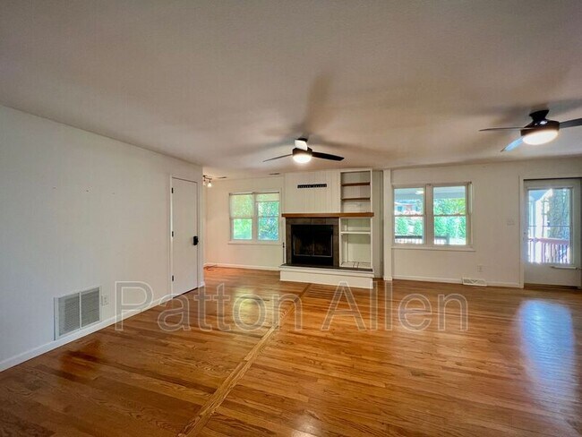 Building Photo - 126 Locust Ct