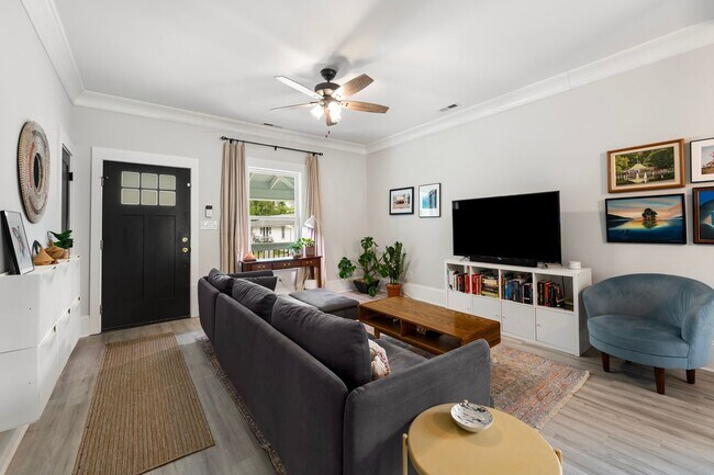 Building Photo - Beautifully Updated 3 Bedroom, 2 Bathroom Home in Prime Durham Location – Move-In Ready!