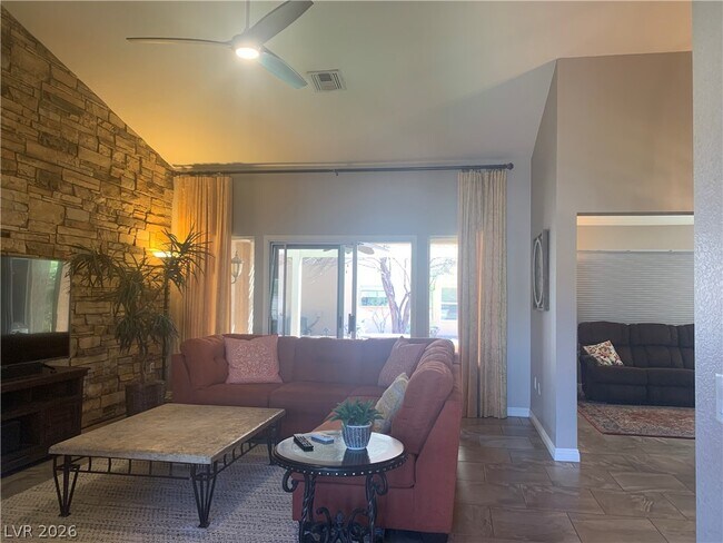 Building Photo - 2924 Crown Ridge Dr