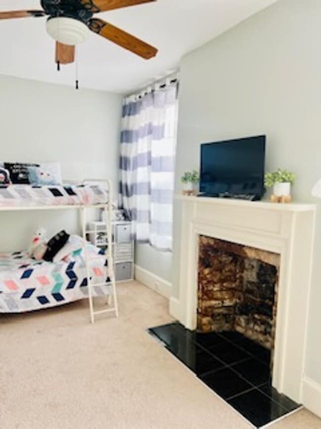 Building Photo - 227 W Broughton St