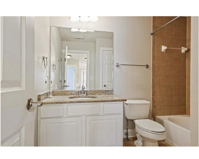 Building Photo - Charming 3BR Townhome in Atlanta