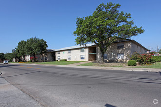 Building Photo - Brentwood Apartments